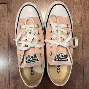 Converse Chuck Taylor All Star Low Top Sneakers Pale Peach/Pink Women’s Size 5.5